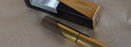 Хотела красивые брови с оттеночным гелем для бровей Anastacia Beverly Hills DipBrow Gel soft brown