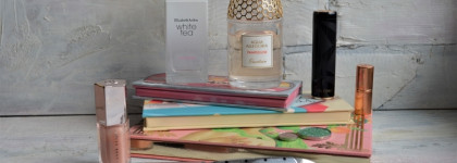 Минималистичная косметичка марта