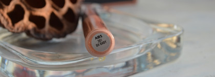 Свои губы, только пухлее с блеском для губ MAC Lipglass #Oh Baby