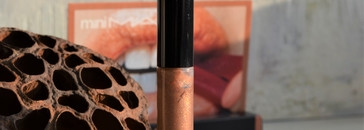 Свои губы, только пухлее с блеском для губ MAC Lipglass #Oh Baby