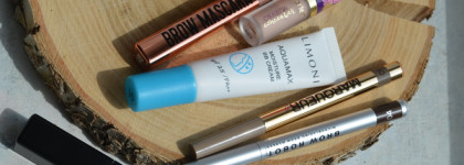 Три продукта для яркого макияжа глаз в цветах апрельской палитры