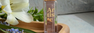 Матовые, но красивые Vivienne Sabo Artiste Liquid Eyeshadow - gris mat 05 beige