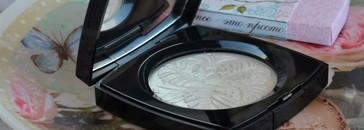 Люкс Chanel Camelia De Plumes Poudre illuminatrice Highlighting Powder #Platine
