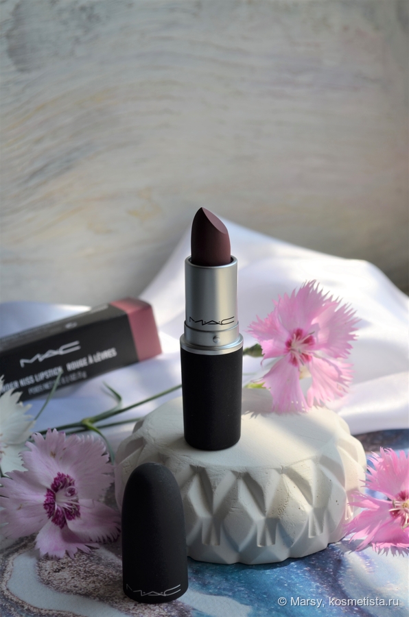 Легендарная MAC Powder Kiss Lipstick оттенок 932 Kinda Soar-ta