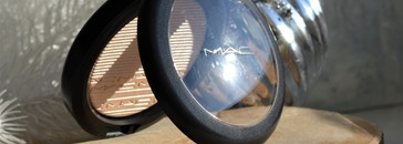 Самый универсальный среди доступных MAC Extra Dimension Skinfinish - Double - Gleam