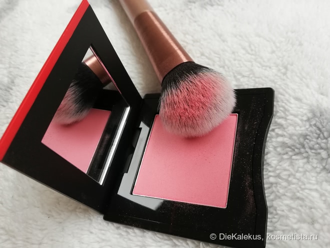 Румяна Shiseido InnerGlow CheekPowder в оттенке 03 Floating Rose