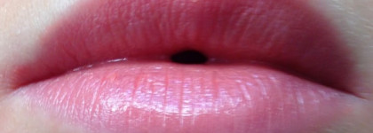 Увлажняющая помада с кремовой текстурой Chanel Rouge Coco Hydrating Creme Lip Colour , 57, Mystique или лучшее — враг хорошего