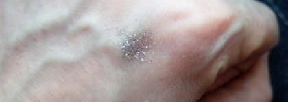 Макияж глаз с помощью глиттера NYX