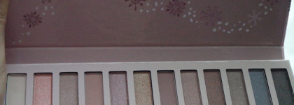 Essence Winter Dreamin Eyeshadow palette №01 Warm blankets & hot chokolate
