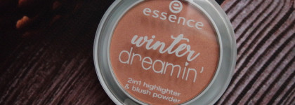 Essence Winter Dreamin 2 in 1 Highlighter & blush powder №01 a december to remember