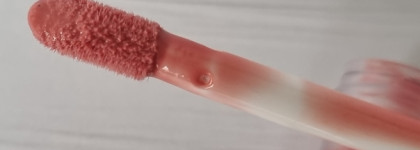 Два новых оттенка для губ Romanovamakeup Sexy Lips Gloss