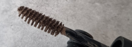 Подчеркнем красоту бровей с Romanovamakeup Sexy Eyebrow Mascara в идеально холодном оттенке Ice Blonde