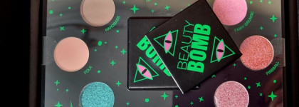 Сияющая палетка Beauty Bomb The Hole Of Universe