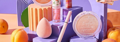 Летнее настроение с блеском для губ Essence Got A Crush On Apricots 01 Apricotely In Love