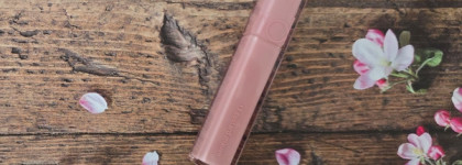 Лучшее из Rom&nd: Глянцевый тинт для губ Dewyful Water Tint в оттенке 13 Custard Mauve