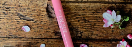 Свои губы, только лучше: Essence Fabowlous Jelly Lipstick 01 Be My Bow Bae