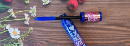 Васильковые ресницы с тушью Essence I love Extreme Blue crazy volume mascara ultra blue