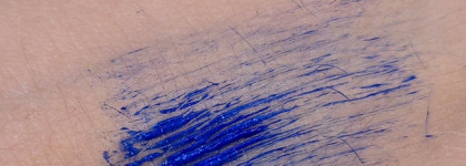 Васильковые ресницы с тушью Essence I love Extreme Blue crazy volume mascara ultra blue