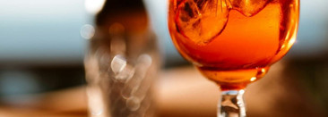 Летний коктейль на губах: Catrice Cooling Lip Oil C03 They See Me Aperollin