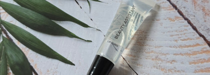 Красивые пухлые губы с блеском для губ Beauty Assistant Lip Gloss "Жидкое стекло"