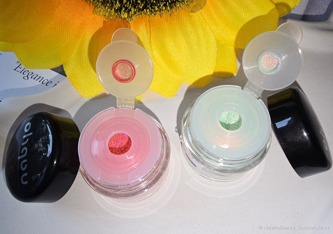 Со вспышкой