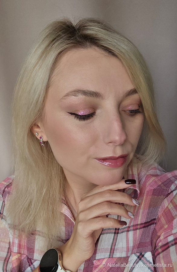 В макияже