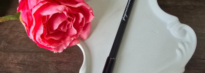 Моя любовь: Romanovamakeup Sexy Smoky Eye Pencil в оттенке Golden Apple (обновленная версия)