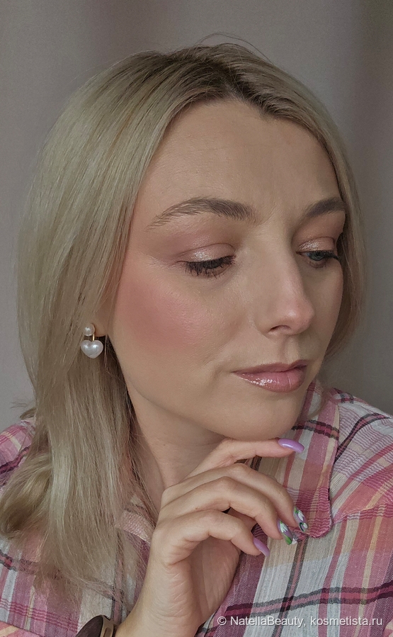 В макияже