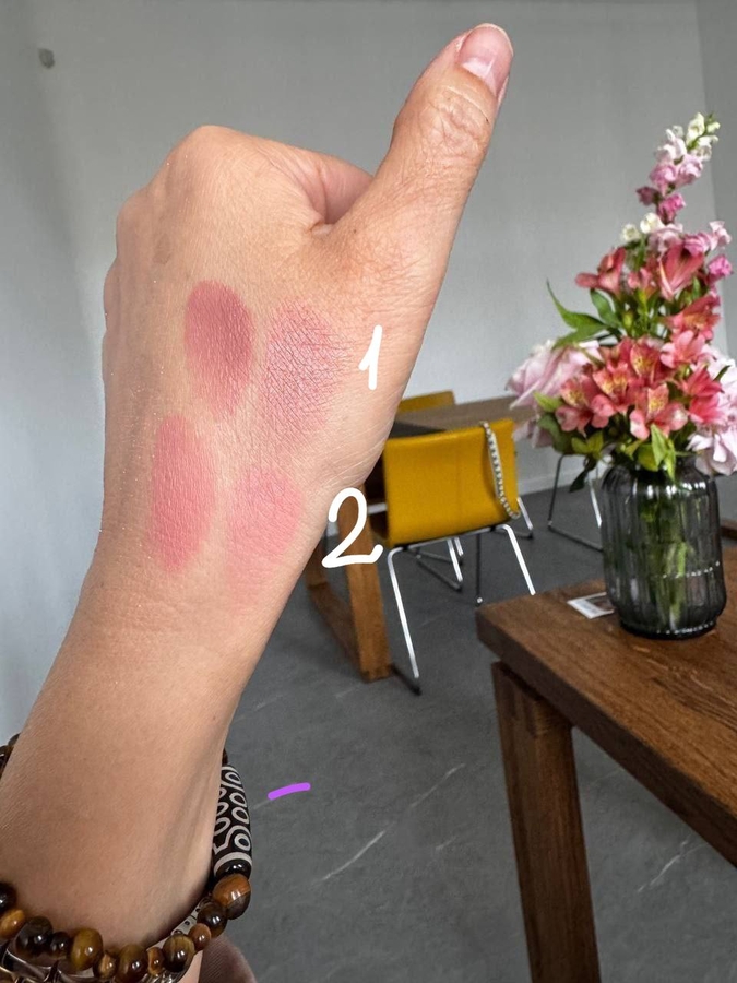 На руке Натальи Шик в ее канале