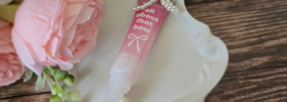 Элегантная роскошь: Essence All About That Bow Peptide Lipgloss 01 Kiss'n Bo