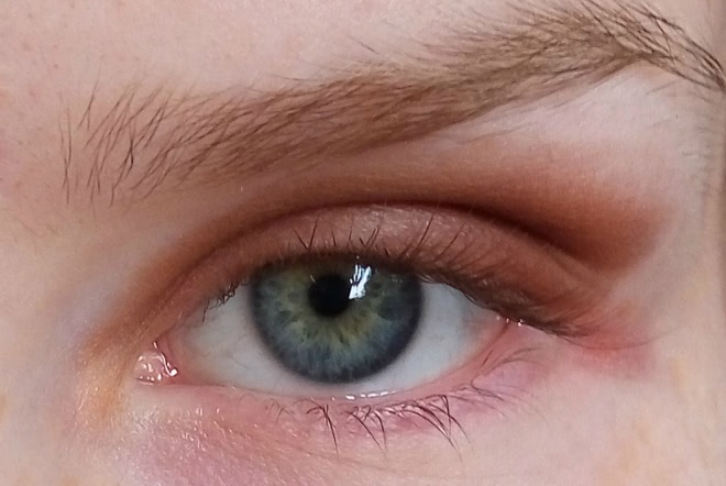 Chanel Les 4 Ombres #268 Candeur Et Expèrience и Chanel Stylo Yeux Waterproof #928 Eros из осенней коллекции Le Rouge Makeup Collection Fall 2016