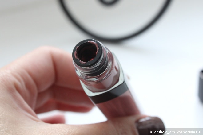 Блеск для губ L'Oreal Paris Infaillible Xtreme Resist # 110 i got the power