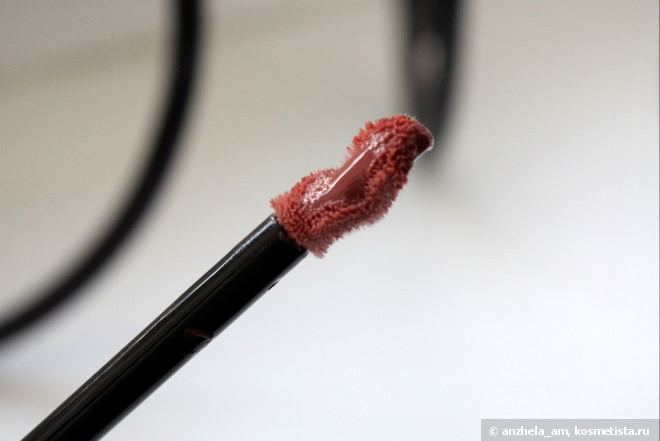 Блеск для губ L'Oreal Paris Infaillible Xtreme Resist # 110 i got the power