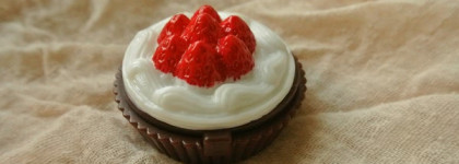 Клубничная радость (Holika Holika Dessert Time Lip Balm №01)