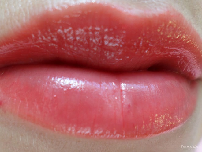 Помада для губ Shara Shara Floral Kiss Lipstick в оттенке RD02 Pure Red