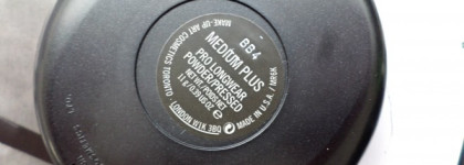 Устойчивая компактная пудра MAC Pro Longwear Powder/Pressed в оттенке Medium Plus