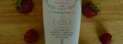 Missha Creamy Latte Strawberry Cleansing Foam