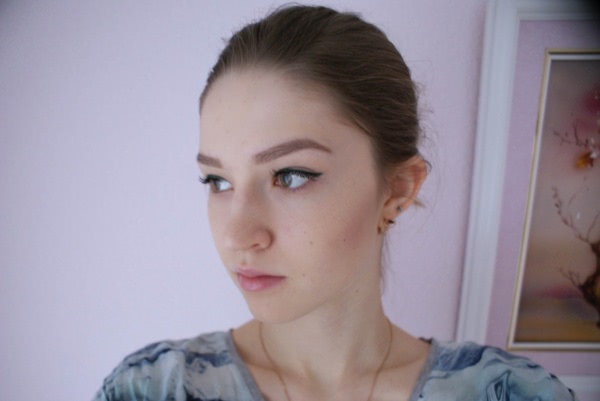 Ежедневный блеск для губ Clarins Eclat Minute Instant Light Natural Lip Perfector в оттенке 04
