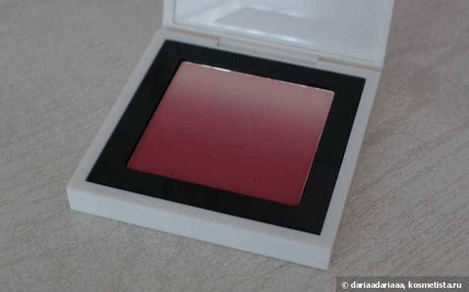Лимитированные румяна от M.A.C Blush Ombre из коллекции Isabel & Ruben Toledo в оттенке Kindergarten Red