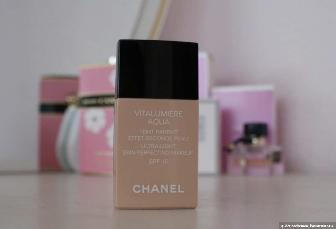 Тональный крем «Естественное сияние» Chanel Vitalumiere Aqua Ultra Light Skin Perfecting Makeup SPF 15 в оттене 10 Beige