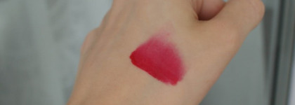 Мой красный от Л'Этуаль: Увлажняющая атласная помада для губ L'etoile Rouge в оттенке 111 Tapis Rouge