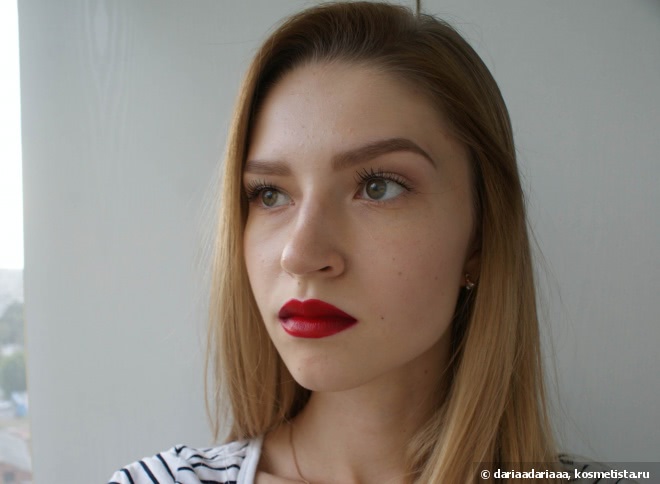 Мой красный от Л'Этуаль: Увлажняющая атласная помада для губ L'etoile Rouge в оттенке 111 Tapis Rouge