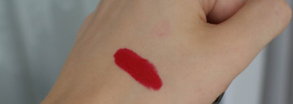 Мой красный от Л'Этуаль: Увлажняющая атласная помада для губ L'etoile Rouge в оттенке 111 Tapis Rouge