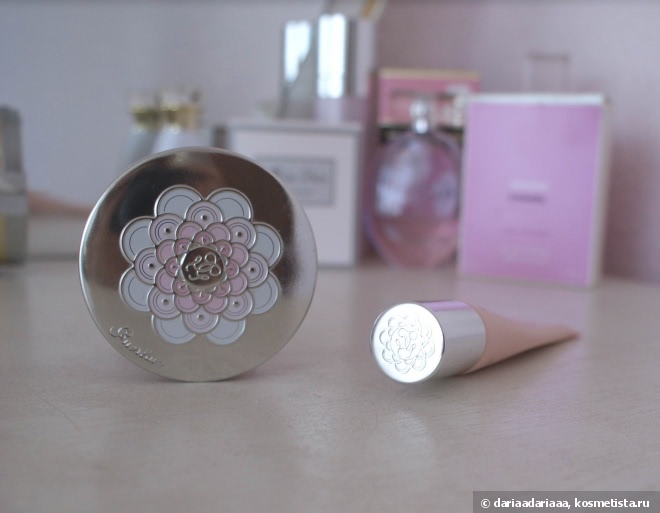 Тональный флюид Guerlain Meteorites Baby Glow в оттенке 02 Clair/Light