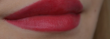 Леденцовая помада-блеск Guerlain La Petite Robe Noire Deliciously Shiny Lipstick #22 Red bow Tie