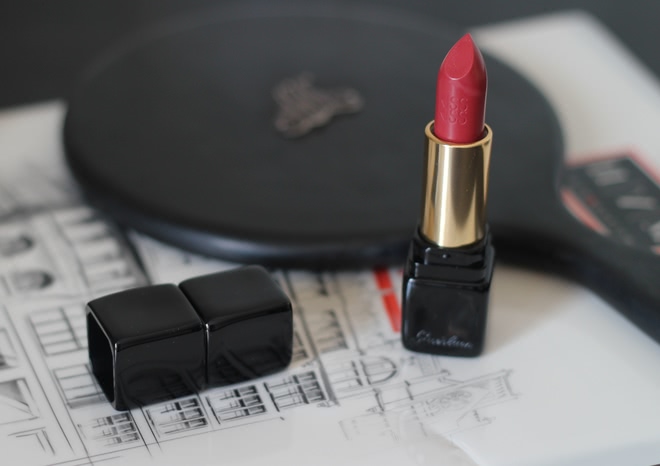 Guerlain Kiss Kiss 320 не очень "наглый красный"