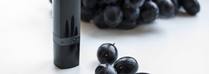 Avon Ultra Colour Matte Lipstick Matte Grape: драма на губах в ночь Хэллоуина