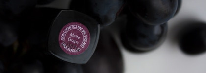 Avon Ultra Colour Matte Lipstick Matte Grape: драма на губах в ночь Хэллоуина