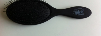 Black&White&Multicolour: обзор пяти необычных расчёсок для волос