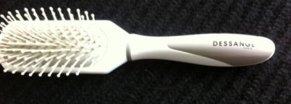 Black&White&Multicolour: обзор пяти необычных расчёсок для волос